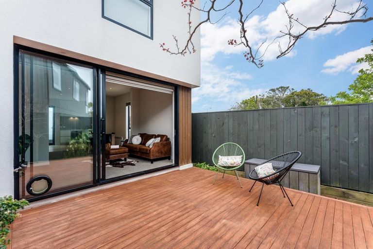 Photo of property in 5/6 Oswald Crescent, Paparangi, Wellington, 6037