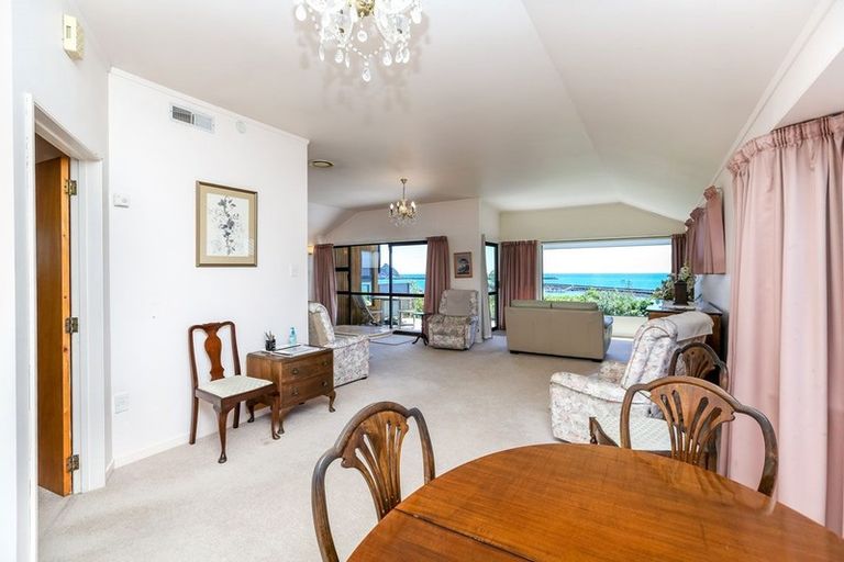 Photo of property in 10 Roy Terrace, Moturoa, New Plymouth, 4310