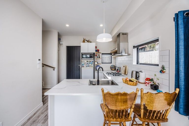 Photo of property in 8/6 Hepburn Road, Glendene, Auckland, 0602