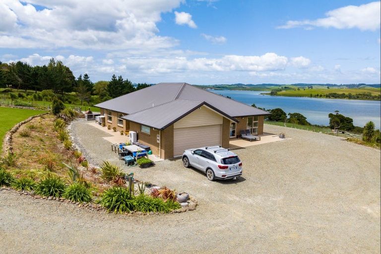 Photo of property in 24 Karakanui Road, Tinopai, Matakohe, 0593