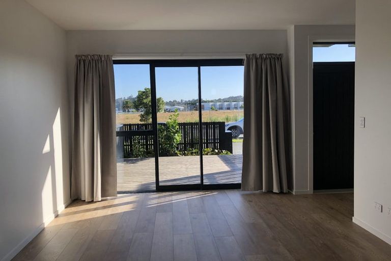 Photo of property in 17 Waka Moana Drive, Hobsonville, Auckland, 0616