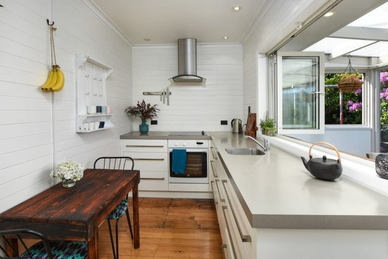 Photo of property in 28 Athol Place, Ravensbourne, Dunedin, 9022