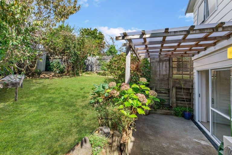 Photo of property in 1/16 Midgley Road, West Harbour, Auckland, 0618