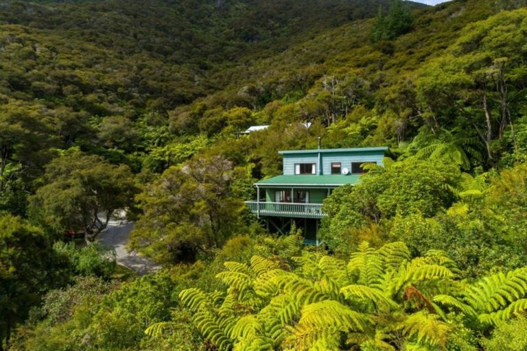 Photo of property in 2932 Kenepuru Road, Portage, Picton, 7282