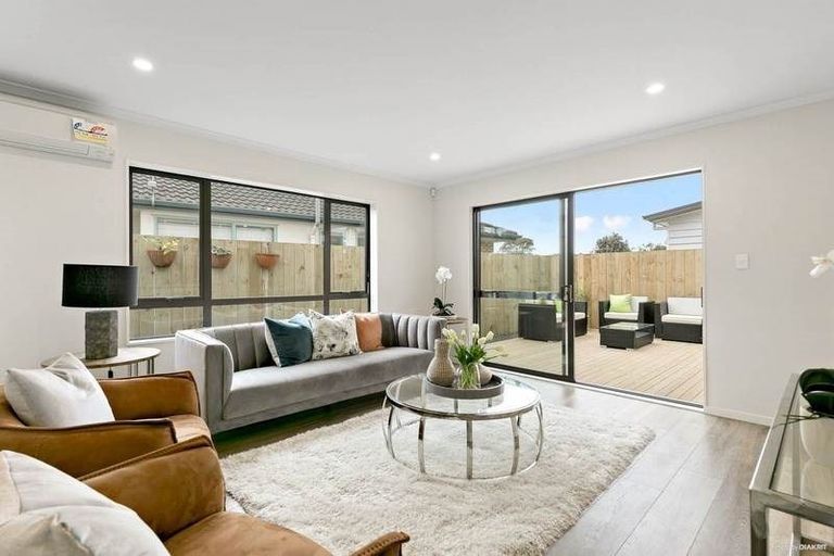 Photo of property in 13 Churchill Road, Murrays Bay, Auckland, 0630