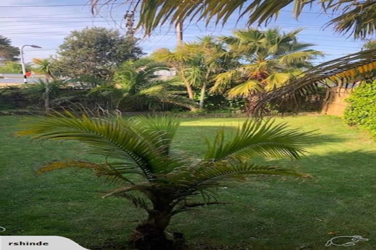 Photo of property in 1/4 Kaurilands Road, Titirangi, Auckland, 0604