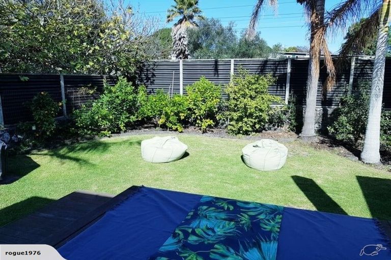Photo of property in 28 Malvern Road, Morningside, Auckland, 1022