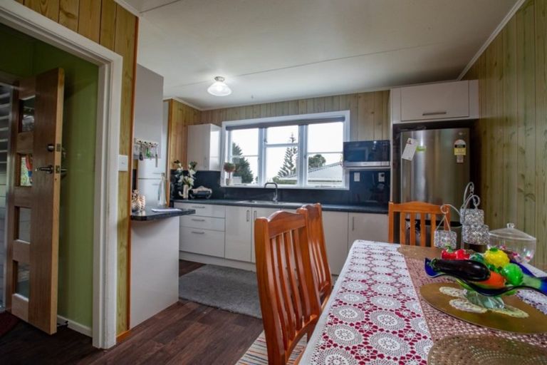 Photo of property in 42 Leicester Street, Cannons Creek, Porirua, 5024
