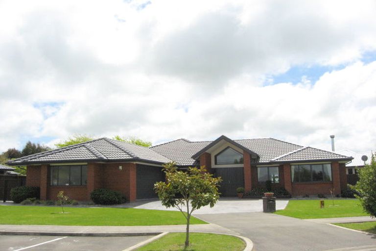 Photo of property in 16 Calvandra Grove, Rangiora, 7400