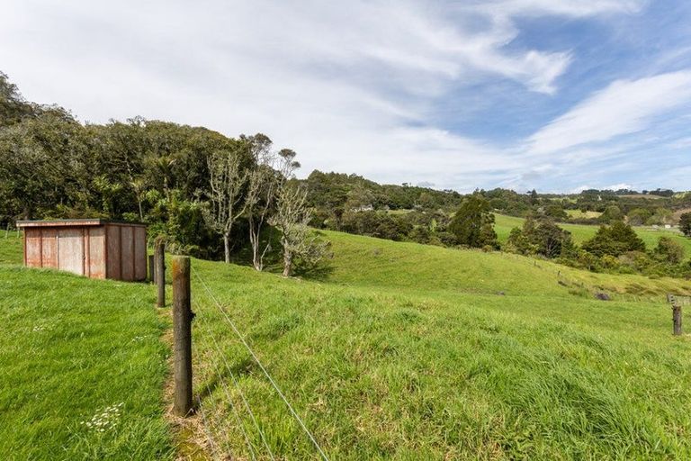 Photo of property in 369 Mangakura Road, Helensville, 0875
