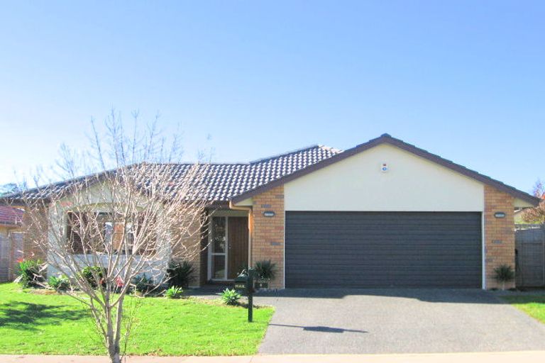 Photo of property in 8 Millstone Lane, Henderson, Auckland, 0612