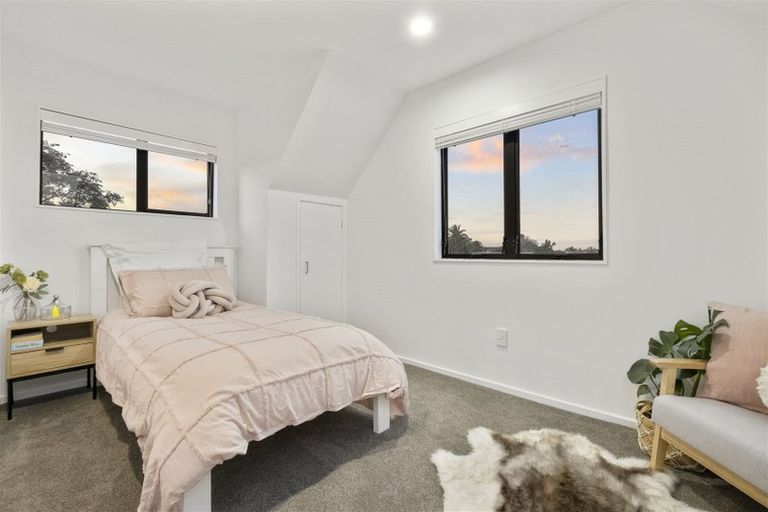 Photo of property in 1/136 Bradbury Road, Botany Downs, Auckland, 2010