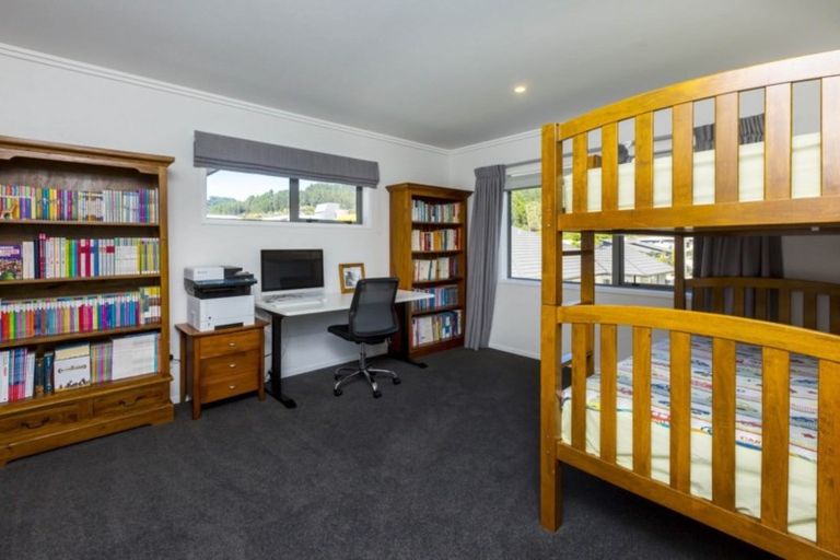 Photo of property in 9 Chalfont Road, Silverstream, Upper Hutt, 5019