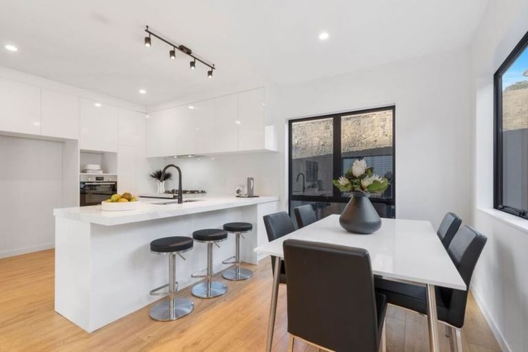 Photo of property in 31c Weatherly Road, Torbay, Auckland, 0630