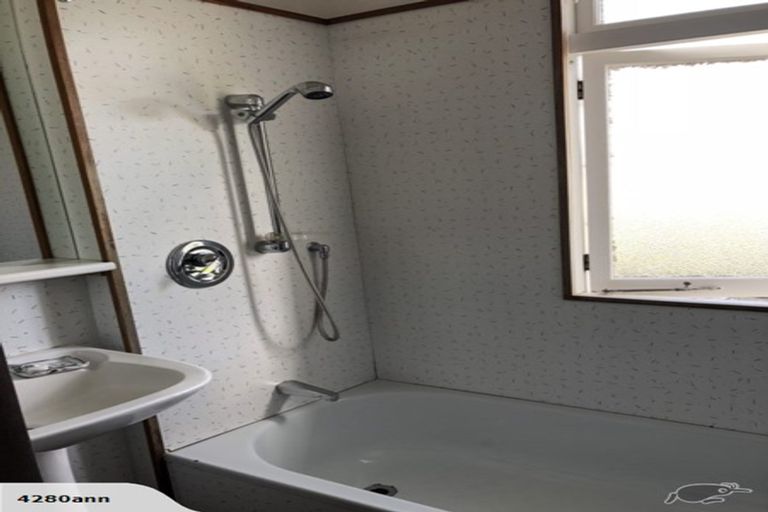 Photo of property in 139 Vauxhall Road, Narrow Neck, Auckland, 0624