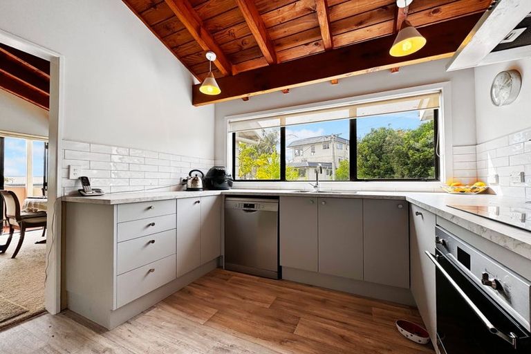 Photo of property in 1/20a Hauraki Road, Hauraki, Auckland, 0622