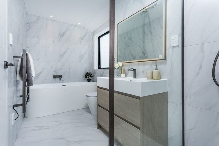 Photo of property in 76b Bond Crescent, Forrest Hill, Auckland, 0620