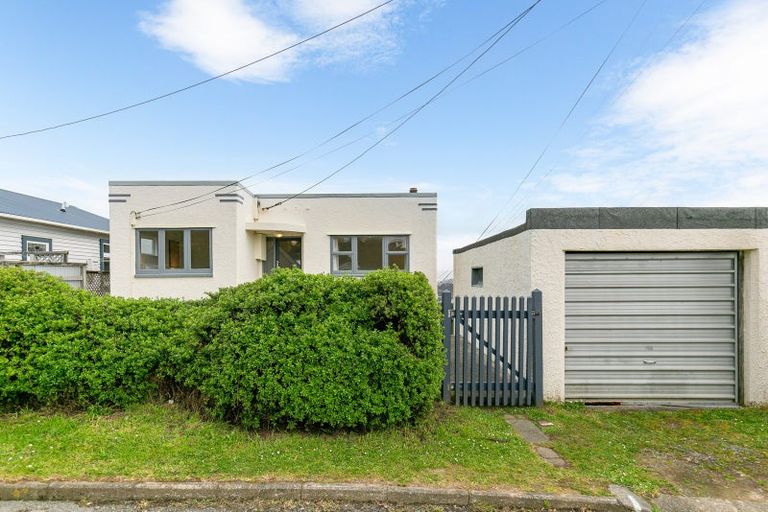 Photo of property in 90 Farnham Street, Mornington, Wellington, 6021