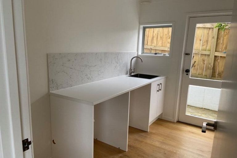 Photo of property in 3 Mirwill Road, Rothesay Bay, Auckland, 0630