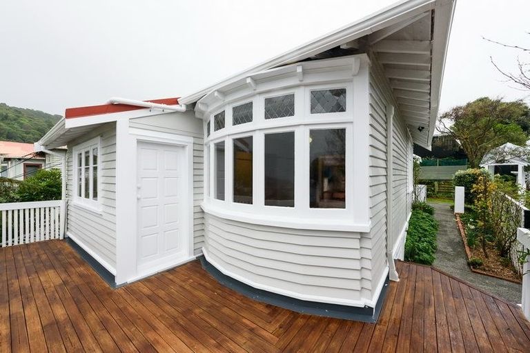 Photo of property in 15 Aranoni Street, Island Bay, Wellington, 6023