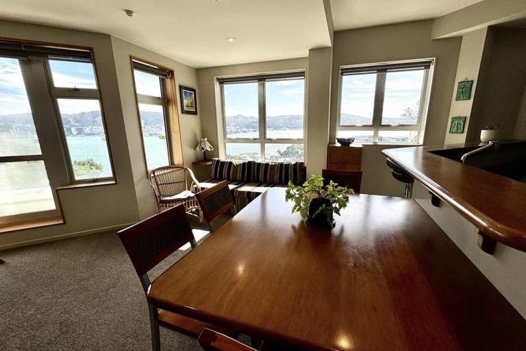 Photo of property in 24c Grafton Road, Roseneath, Wellington, 6011