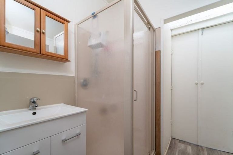 Photo of property in 1 Kempton Street, Greytown, 5712