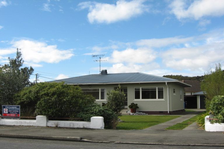 Photo of property in 194 Commercial Street, Takaka, 7110