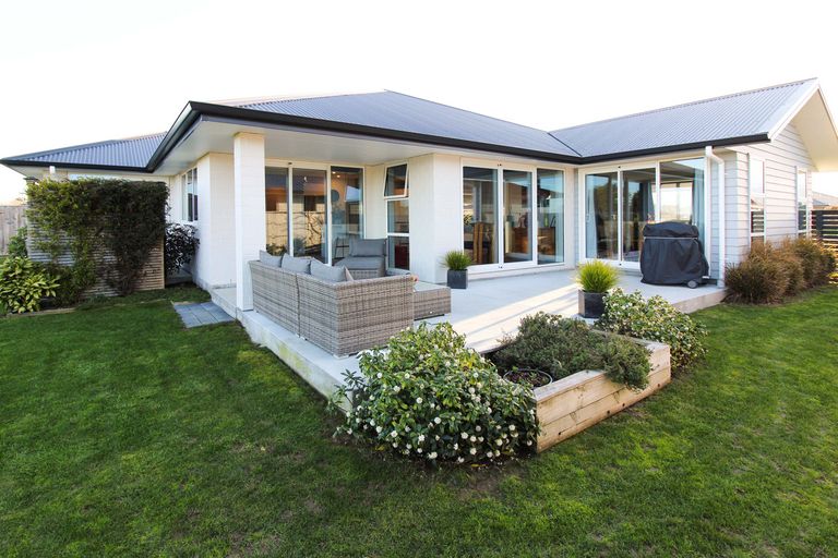 Photo of property in 28 Feist Street, Carterton, 5713