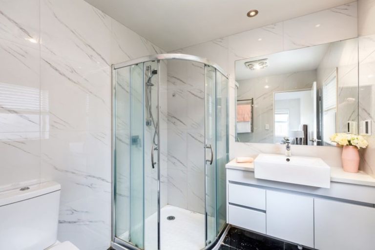 Photo of property in 64 Huntington Park Drive, Greenhithe, Auckland, 0632