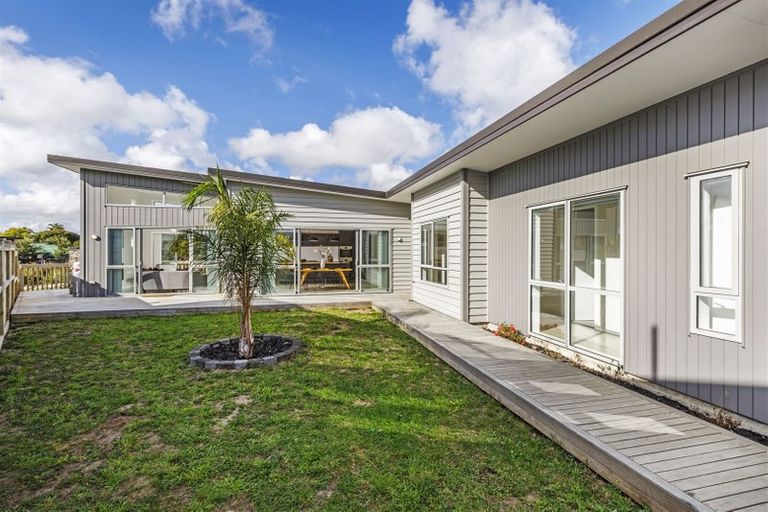 Photo of property in 42 Huarahi Pai Road, Huapai, Kumeu, 0810