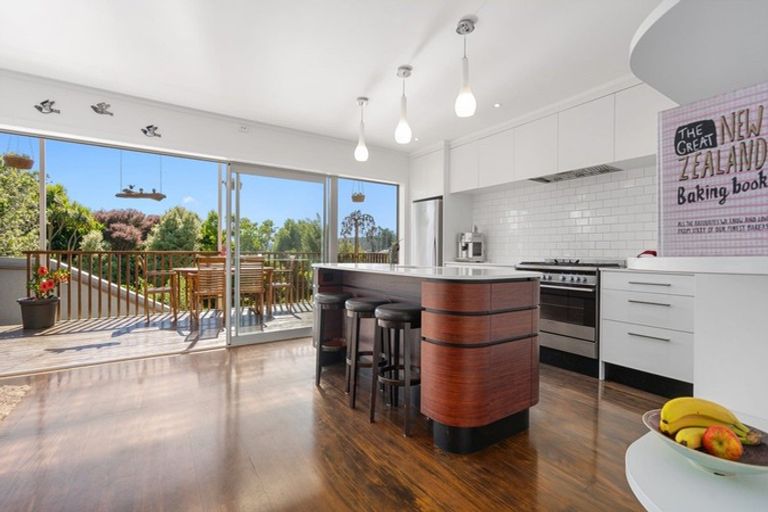 Photo of property in 19 Alberta Road, Glen Avon, New Plymouth, 4312