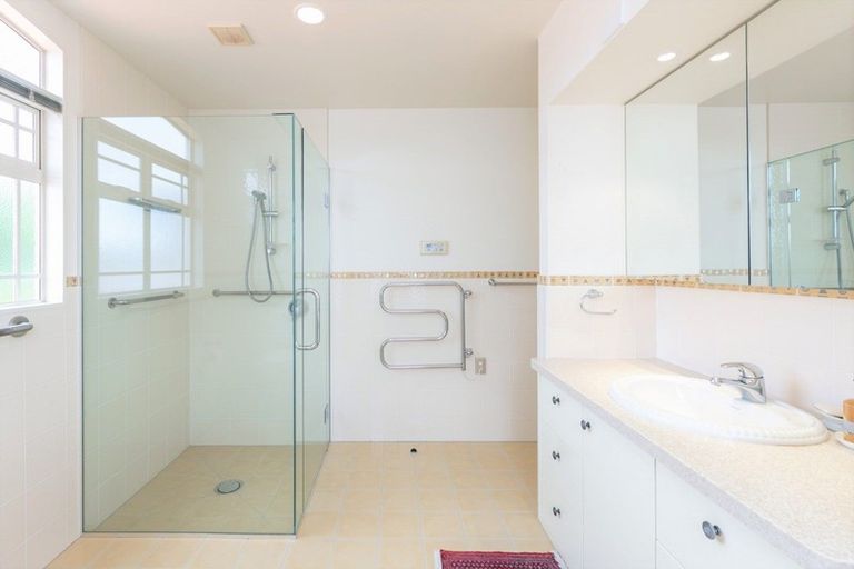 Photo of property in 8 Selwyn Road, Hospital Hill, Napier, 4110