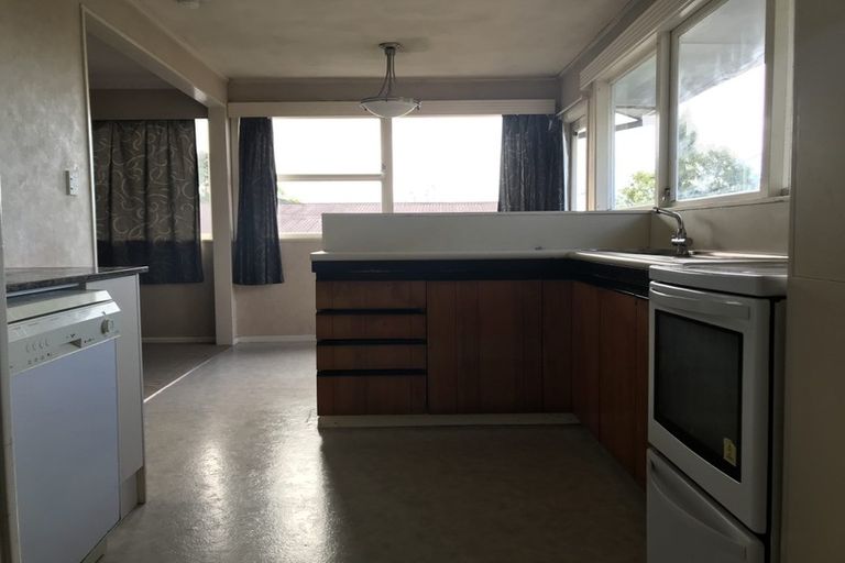 Photo of property in 32 Royal Road, Massey, Auckland, 0614