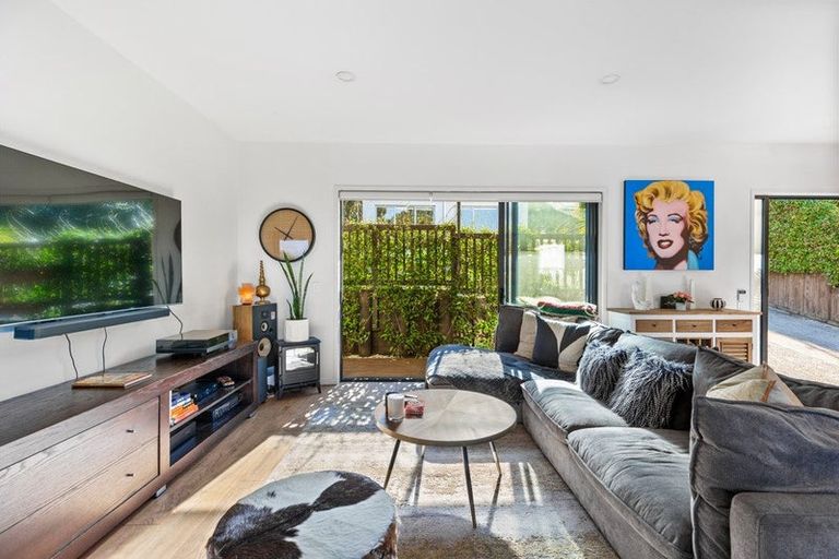 Photo of property in 24 Edgerton Road, Te Atatu Peninsula, Auckland, 0610