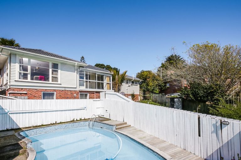 Photo of property in 135 Forest Hill Road, Henderson, Auckland, 0612