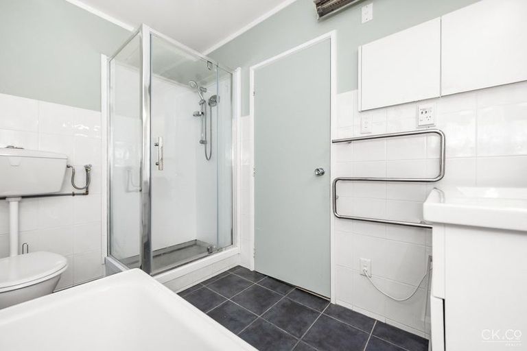 Photo of property in 18 Harbour View Road, Harbour View, Lower Hutt, 5010
