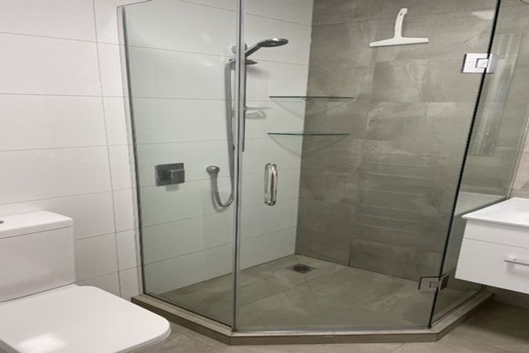 Photo of property in 1 Deanna Drive, West Harbour, Auckland, 0618