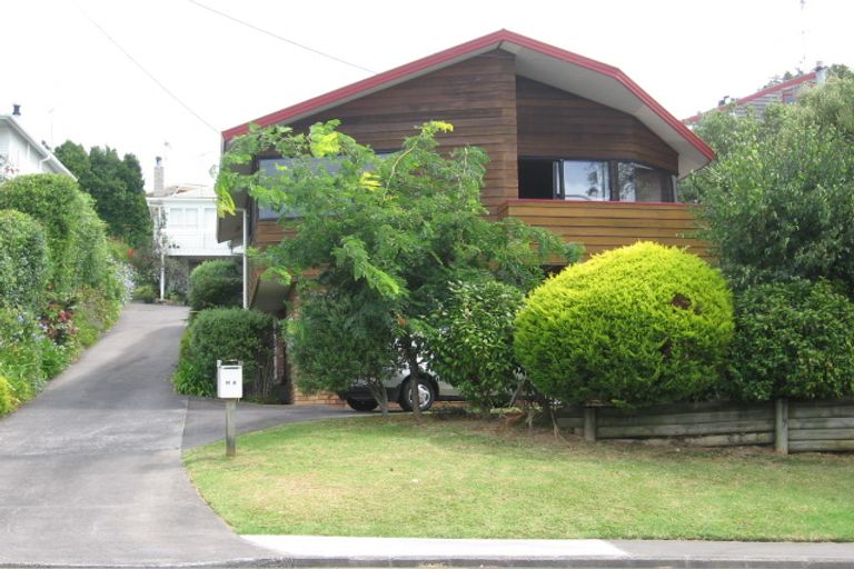 Photo of property in 2/14 Clematis Avenue, Murrays Bay, Auckland, 0630