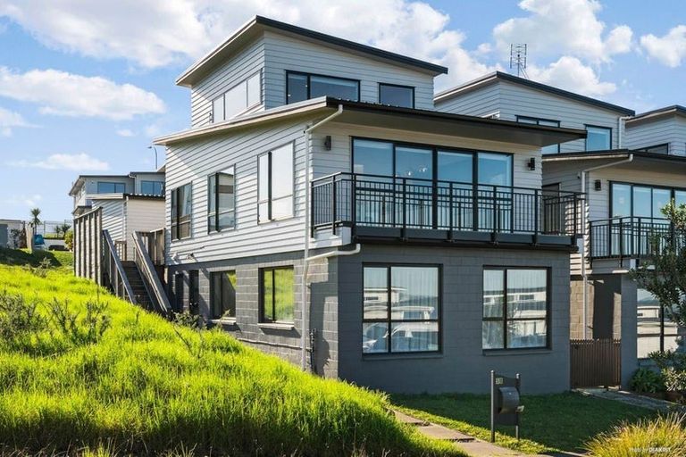 Photo of property in 58 Ascension Crescent, Orewa, 0931