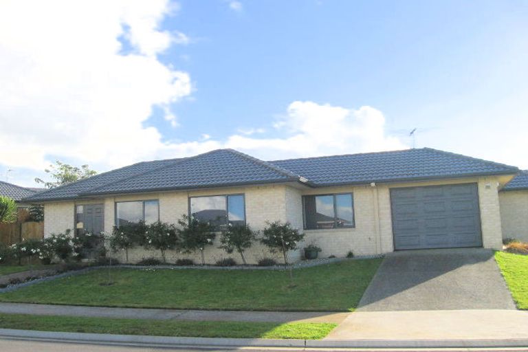 Photo of property in 1 Ballydonegan Rise, East Tamaki, Auckland, 2013