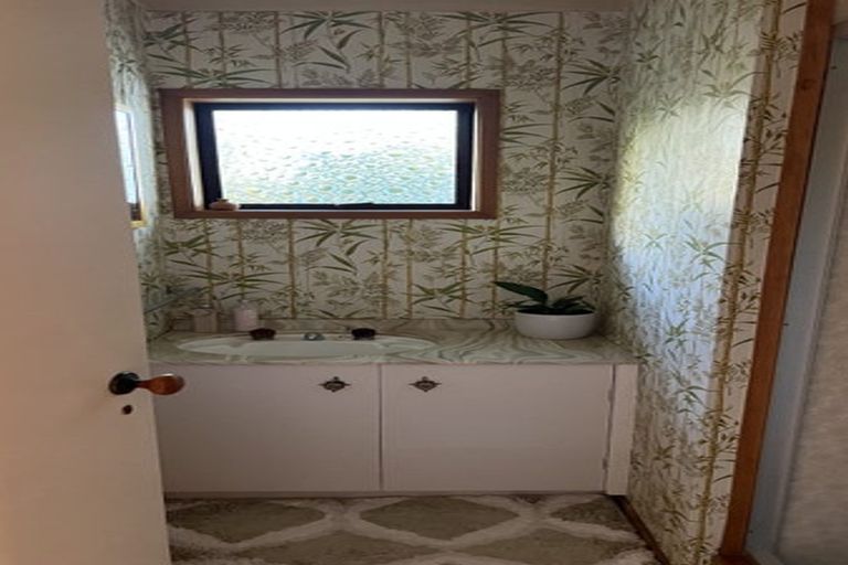 Photo of property in 4 Rae Road, Campbells Bay, Auckland, 0620