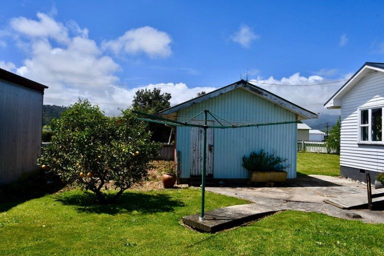 Photo of property in 129 Waverley Street, Karamea, 7893