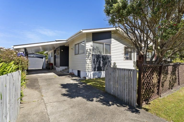 Photo of property in 136 Kahu Road, Paremata, Porirua, 5024