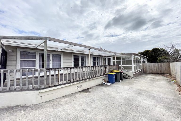 Photo of property in 304 Te Atatu Road, Te Atatu South, Auckland, 0610