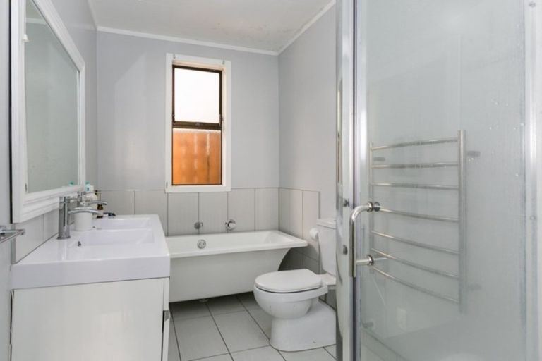 Photo of property in 61 Milton Road, Bluff Hill, Napier, 4110