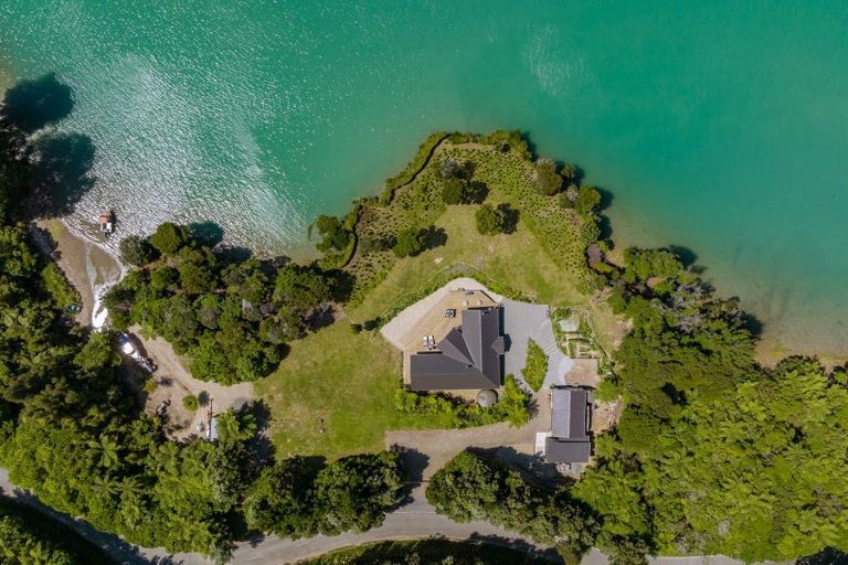 Photo of property in 4941 Kenepuru Road, Ohauparuparu Bay, Picton, 7282