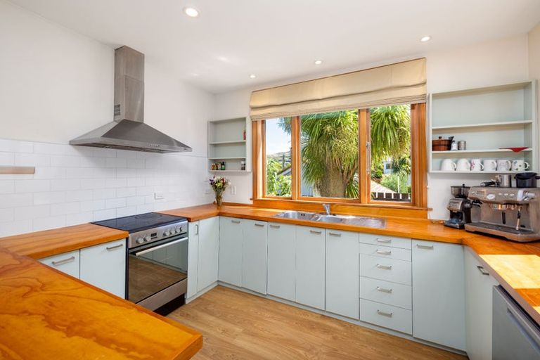 Photo of property in 4 Ripon Street, Lyttelton, 8082