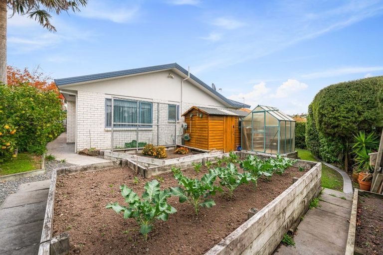 Photo of property in 72 Marina View Drive, West Harbour, Auckland, 0618