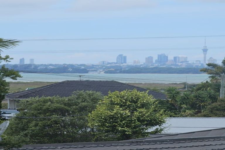 Photo of property in 18 Highlight Parade, Te Atatu South, Auckland, 0610