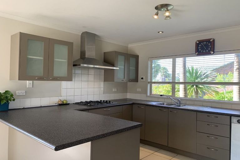 Photo of property in 1 Luna Place, Henderson, Auckland, 0612